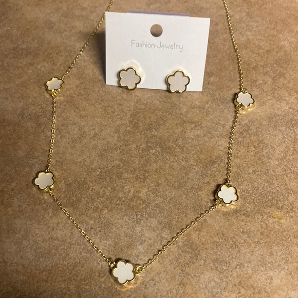 Clover Necklace Set